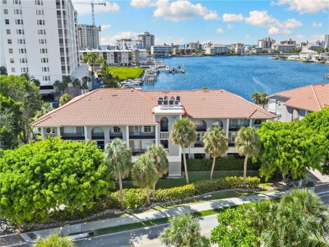 Vanderbilt Beach Naples Real Estate