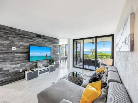 Vanderbilt Beach Naples Real Estate