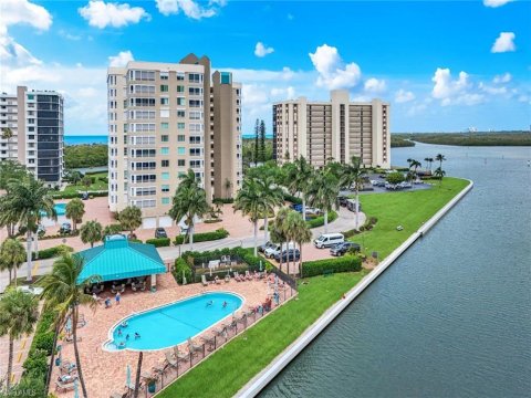 Vanderbilt Beach Naples Real Estate