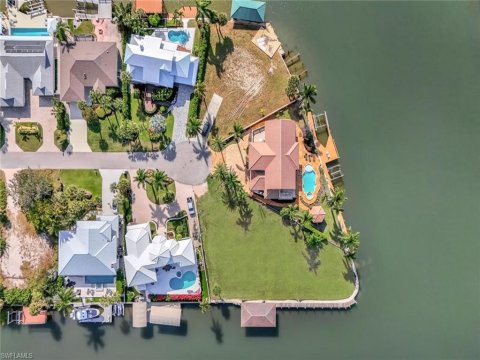 Vanderbilt Beach Real Estate