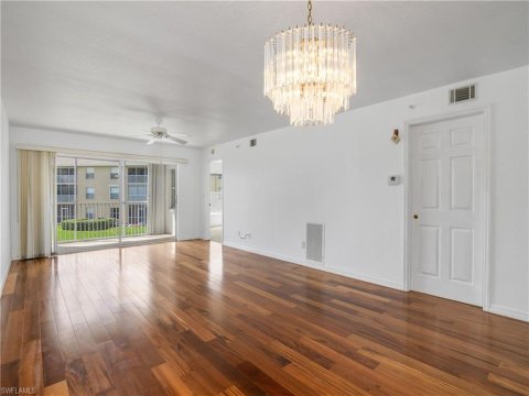 Victoria Lakes Naples Florida Condos for Sale