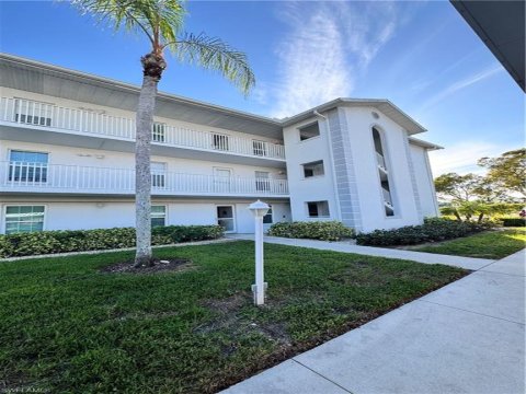 Victoria Lakes Naples Florida Condos for Sale