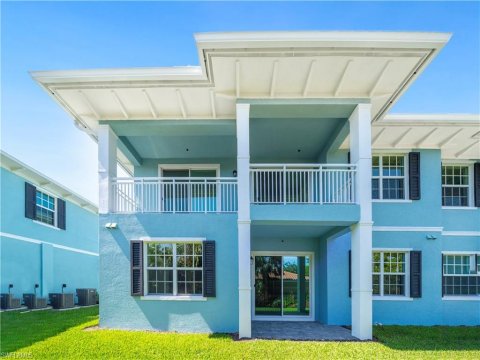 Villa Mar Bonita Beach Real Estate