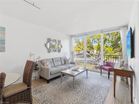 Village Green Naples Florida Condos for Sale