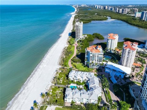 Villas Raphael Naples Real Estate