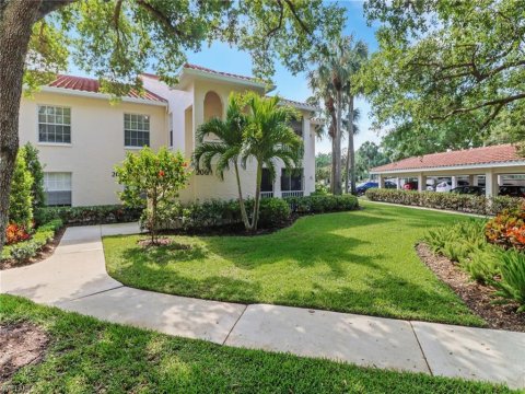 Vineyards Naples Florida Condos for Sale