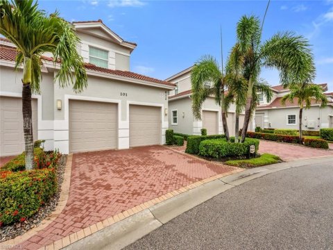 Vineyards Naples Florida Condos for Sale