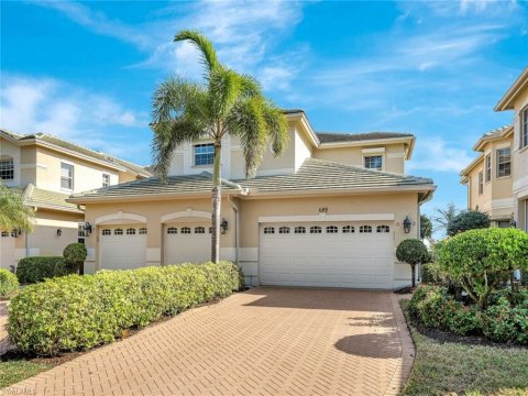 Vineyards Naples Florida Condos for Sale
