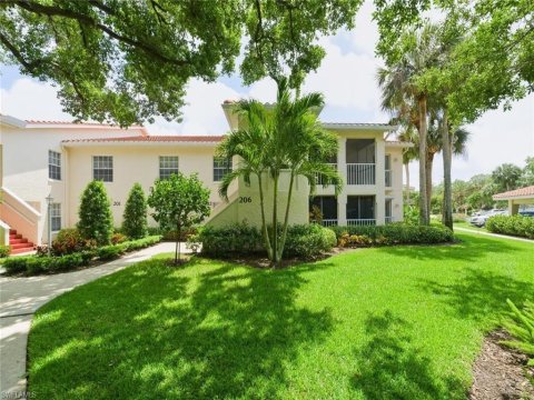 Vineyards Naples Florida Condos for Sale