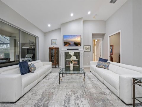 Vineyards Naples Real Estate