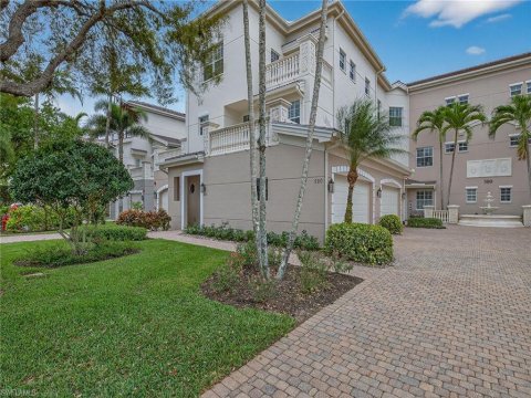 Vineyards Naples Real Estate