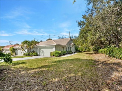 Walden Oaks Naples Florida Condos for Sale