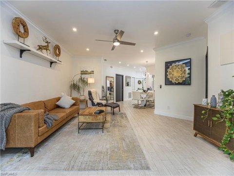 Wilshire Lakes Naples Florida Condos for Sale