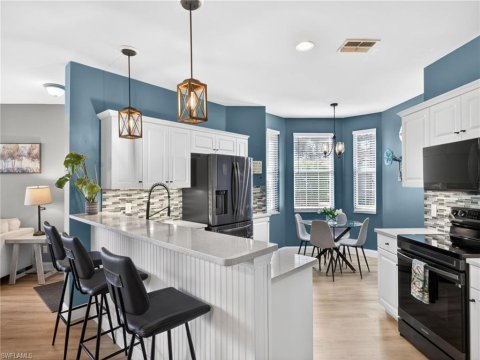 Wilshire Lakes Naples Florida Condos for Sale