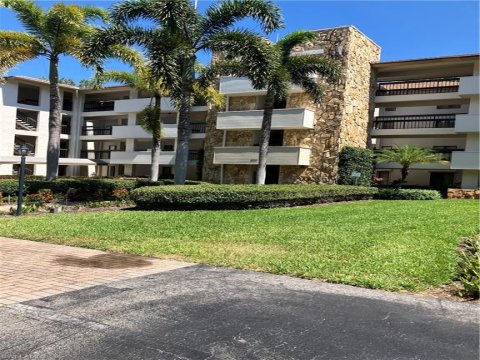 Wyndemere Naples Florida Condos for Sale